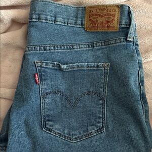 Levi’s 311 Shaping Skinny Capri size 31